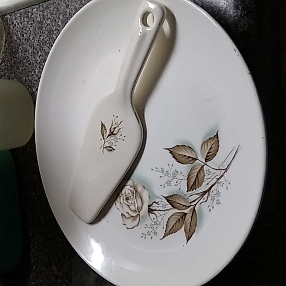 Mt Clemons Cake Plate & Server